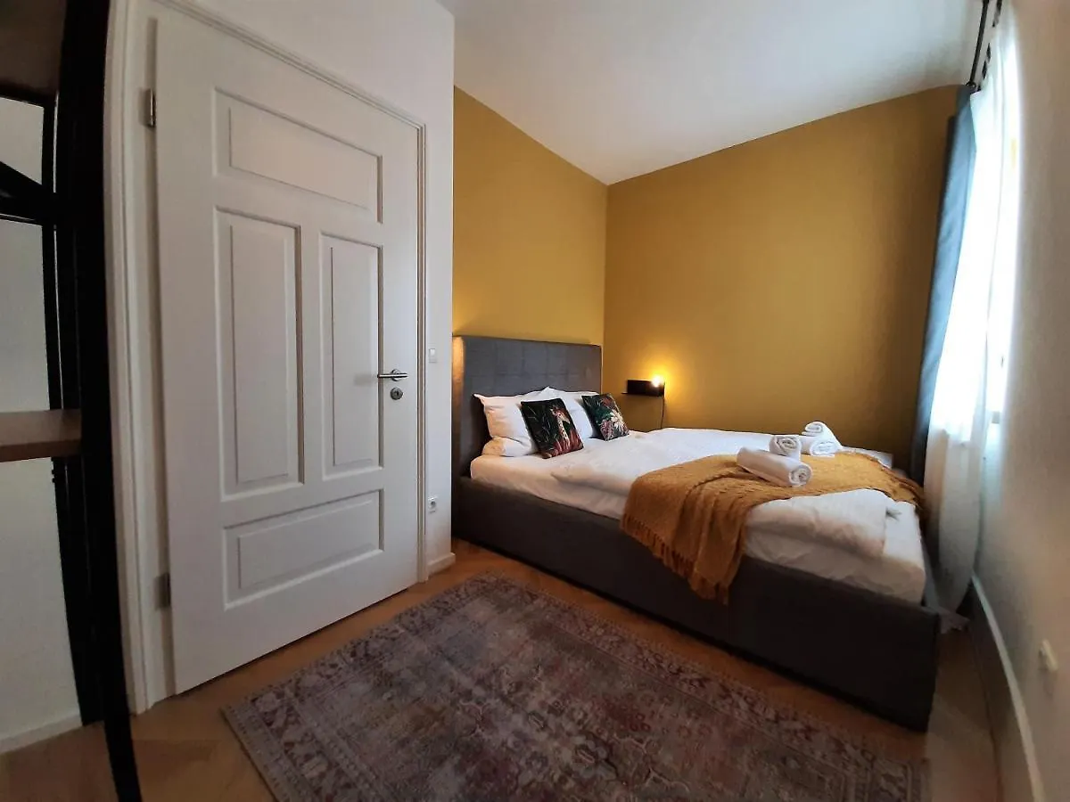Apartment 4-6 Personen I 80Qm I Altstadt I Dachterasse I Parkplatz Straubing 0*,  Deutschland